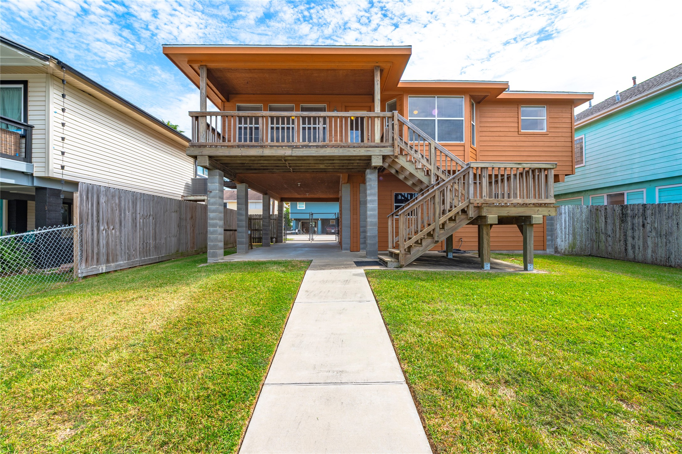 582 Warsaw Street, Bayou Vista, TX 77563