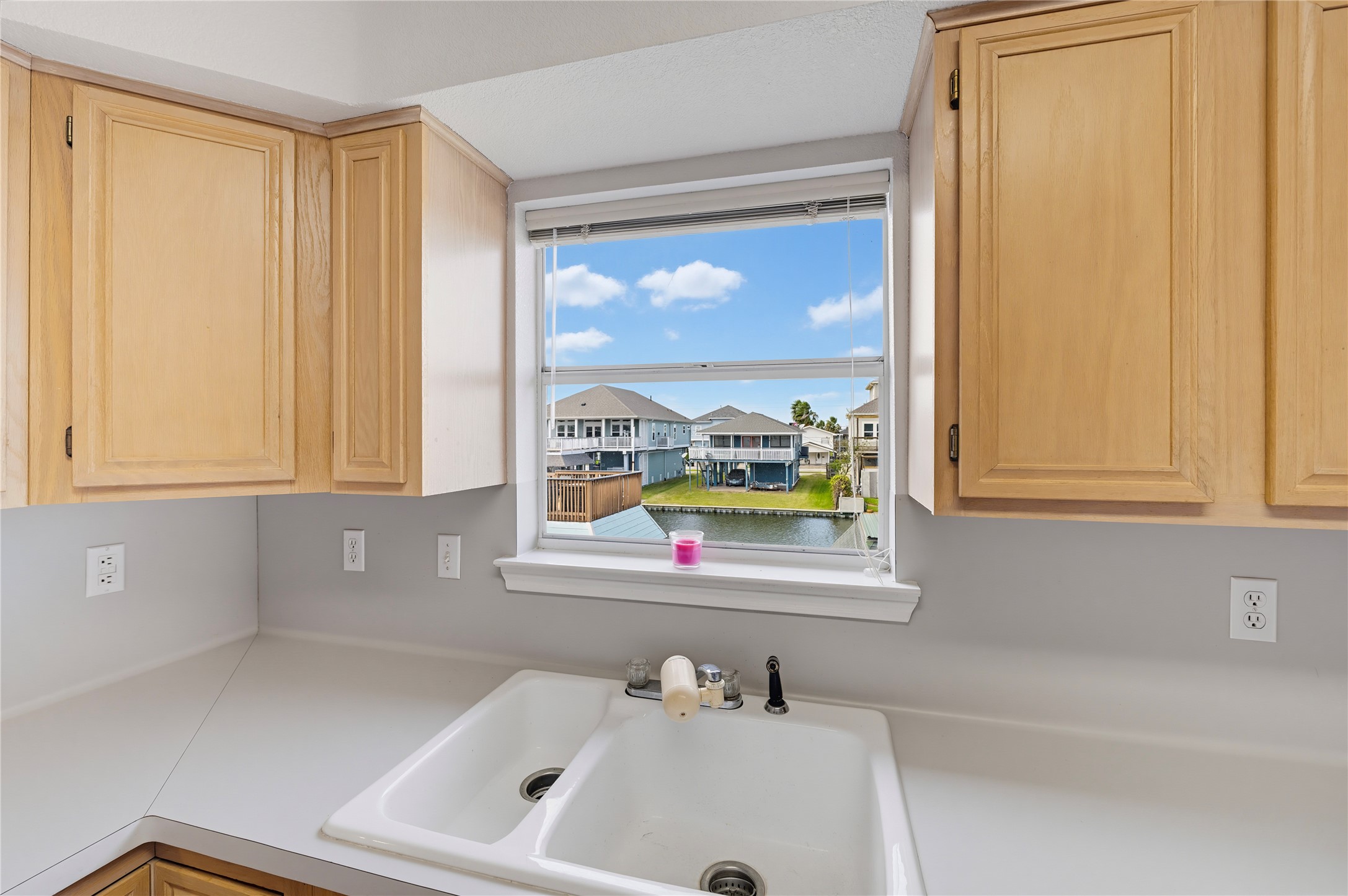 582 Warsaw Street, Bayou Vista, TX 77563