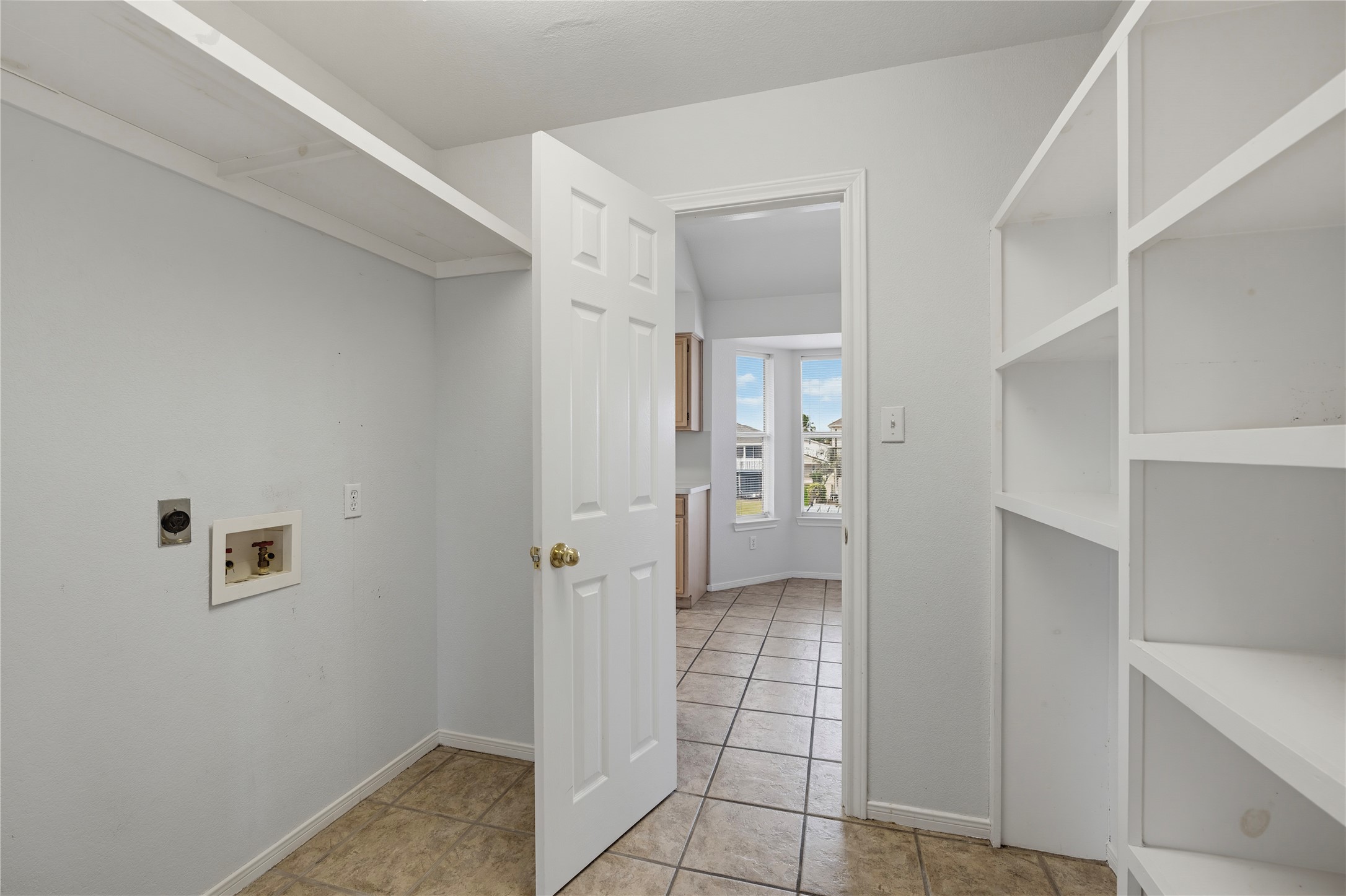 582 Warsaw Street, Bayou Vista, TX 77563