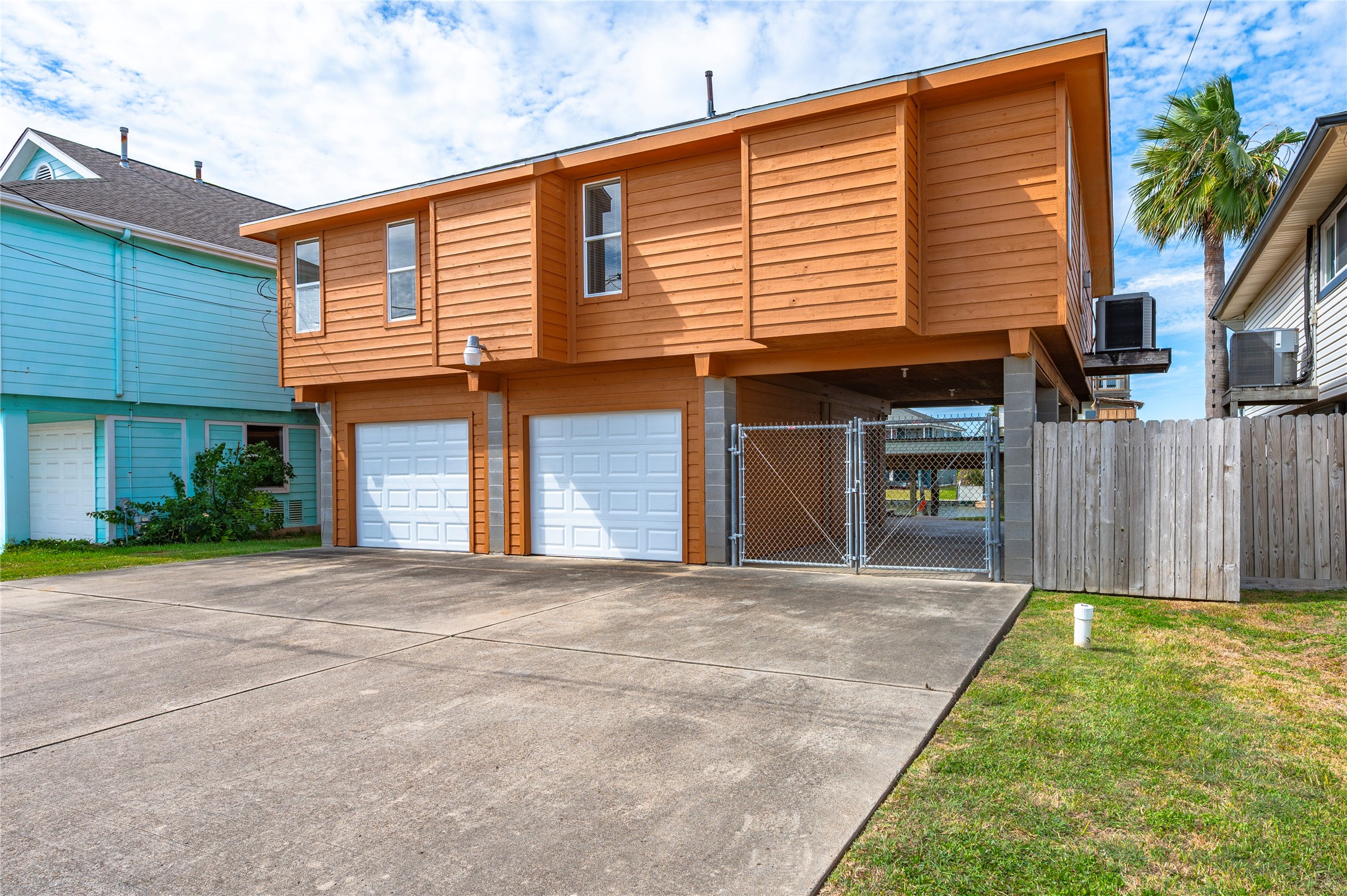 582 Warsaw Street, Bayou Vista, TX 77563