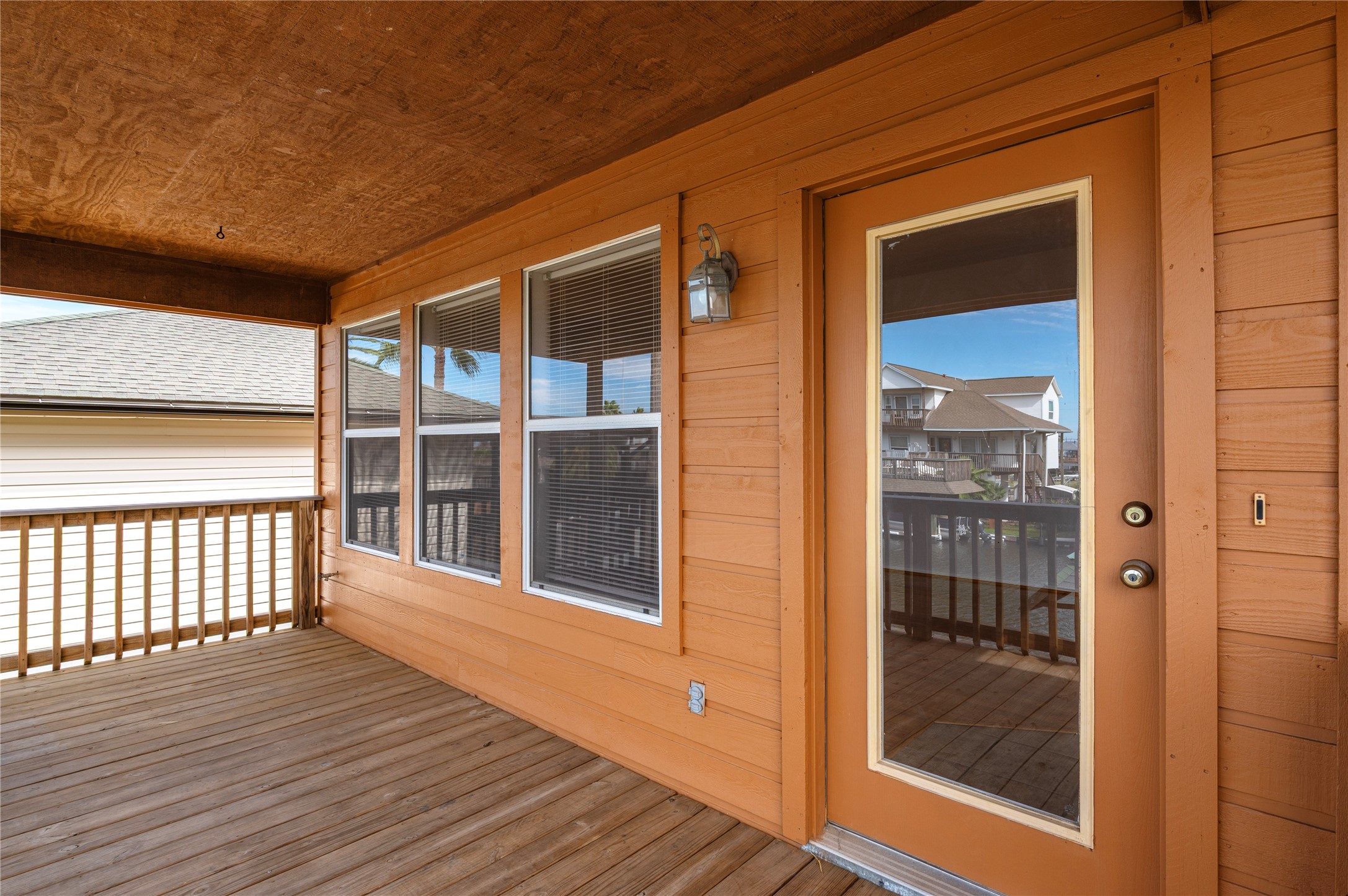 582 Warsaw Street, Bayou Vista, TX 77563