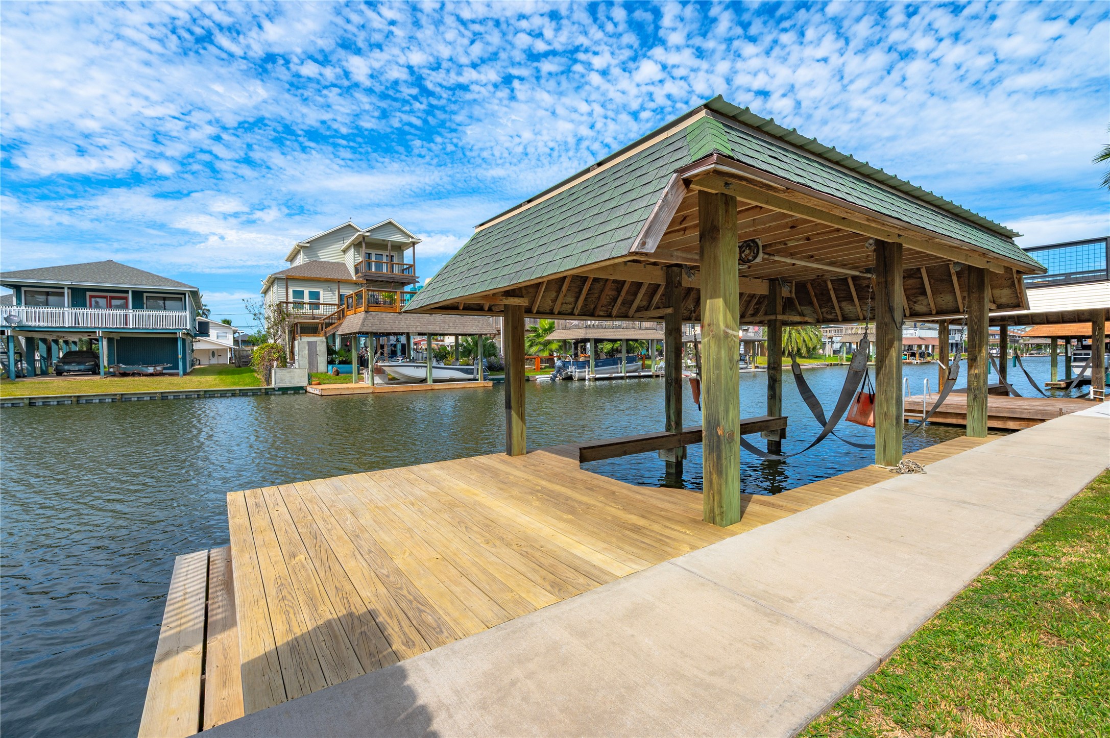582 Warsaw Street, Bayou Vista, TX 77563