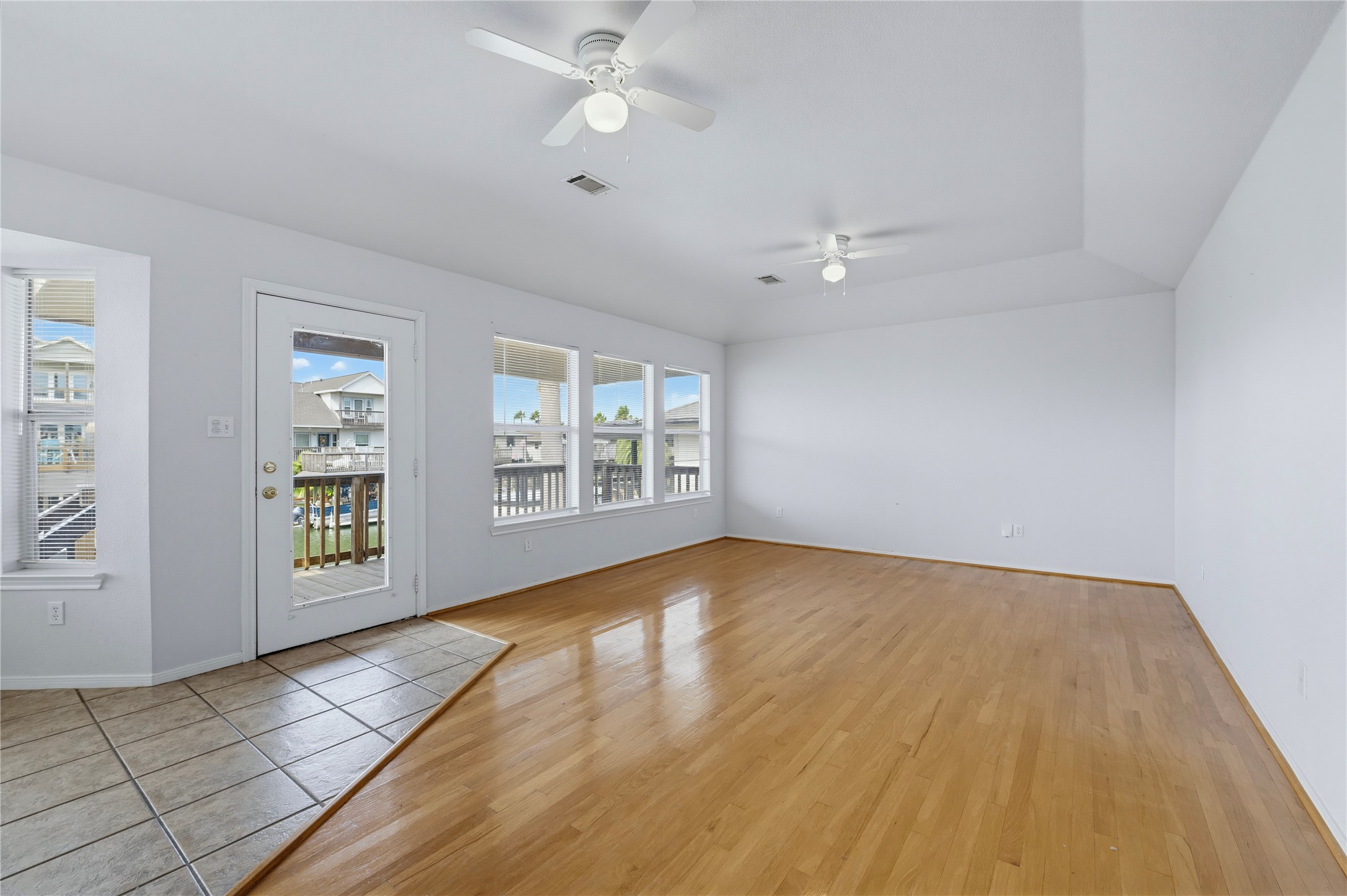 582 Warsaw Street, Bayou Vista, TX 77563