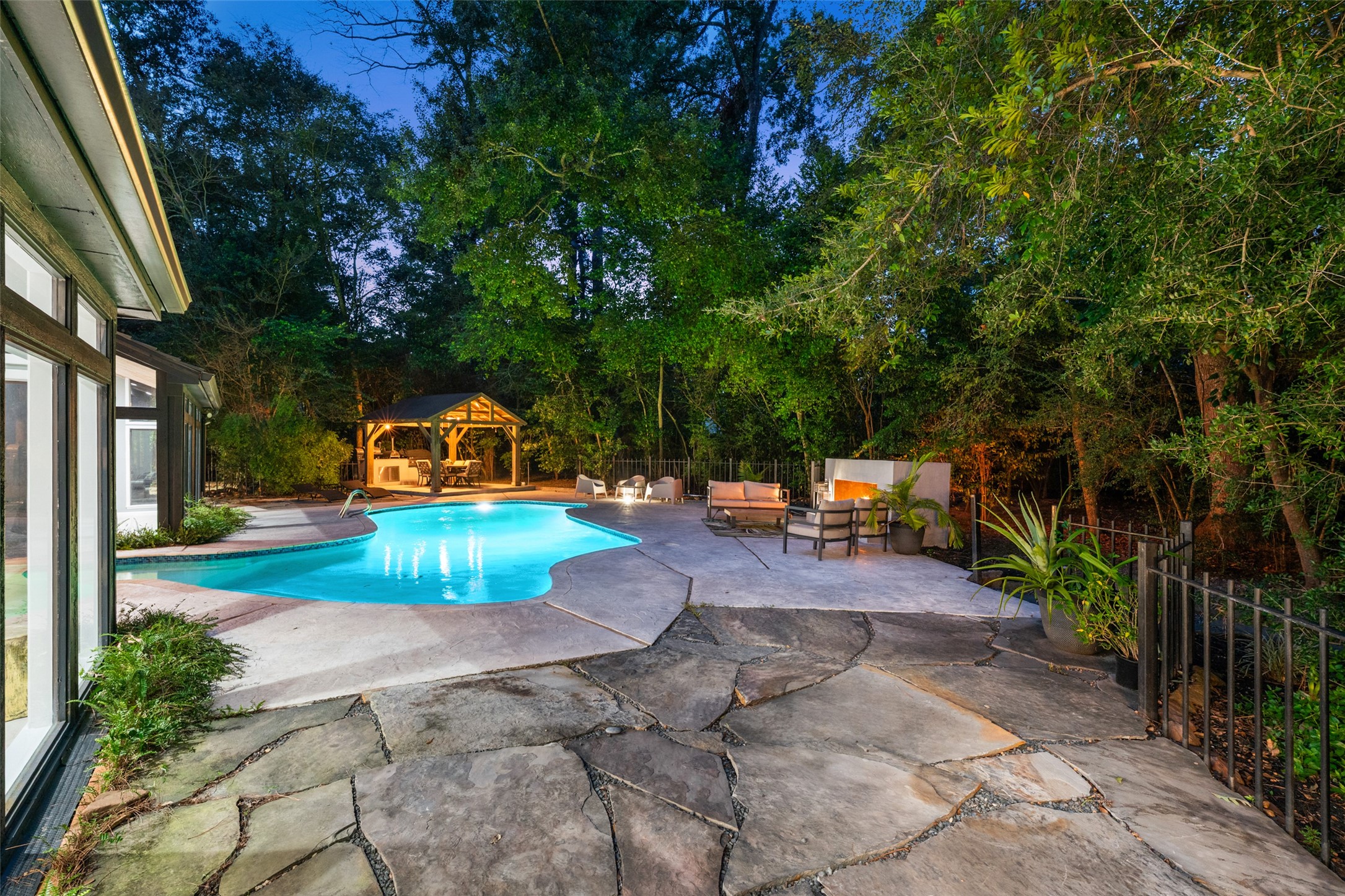 2411 Oakbank Drive, Kingwood, TX 77339