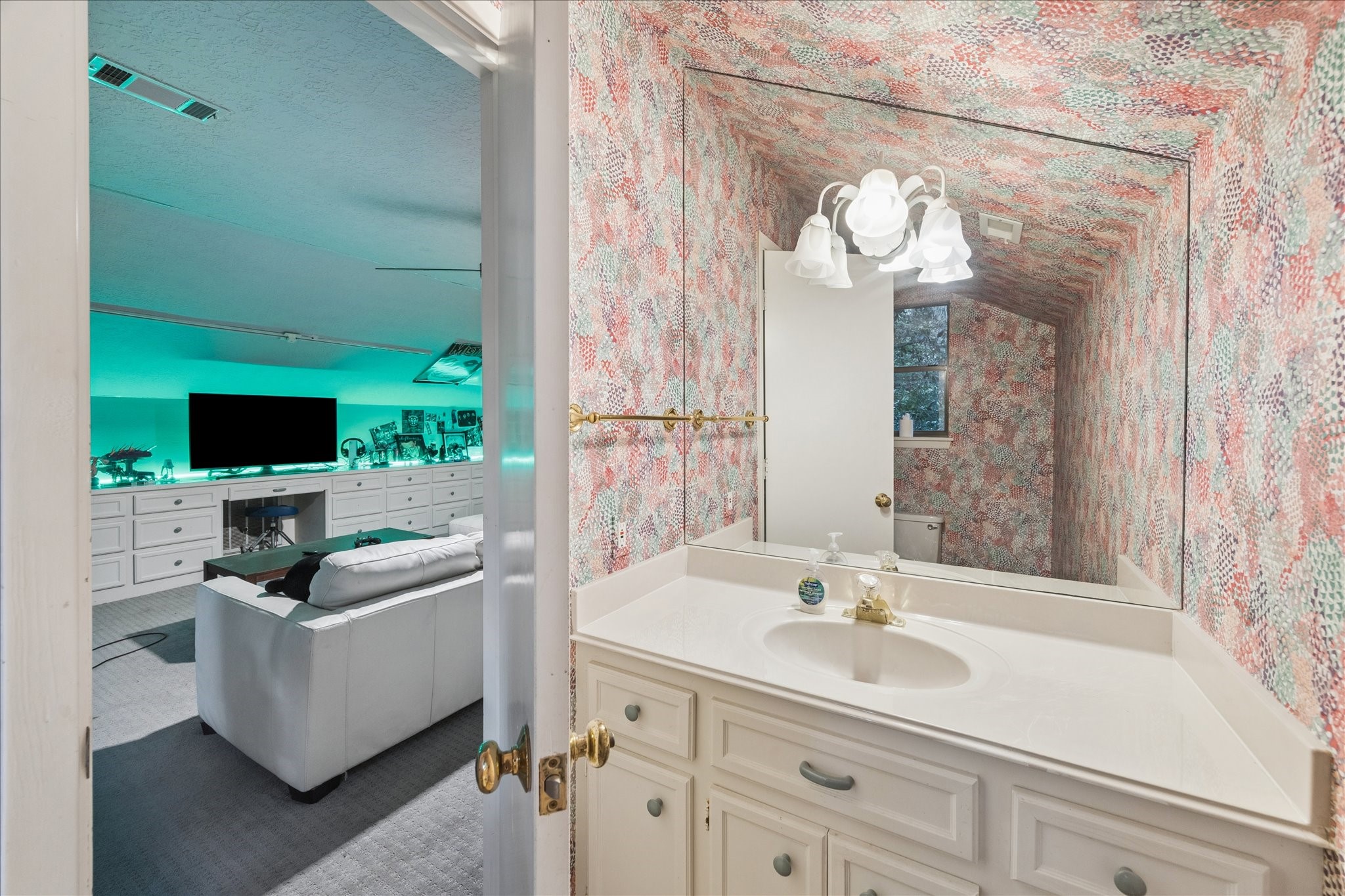 Bathroom next to the entertainment room.