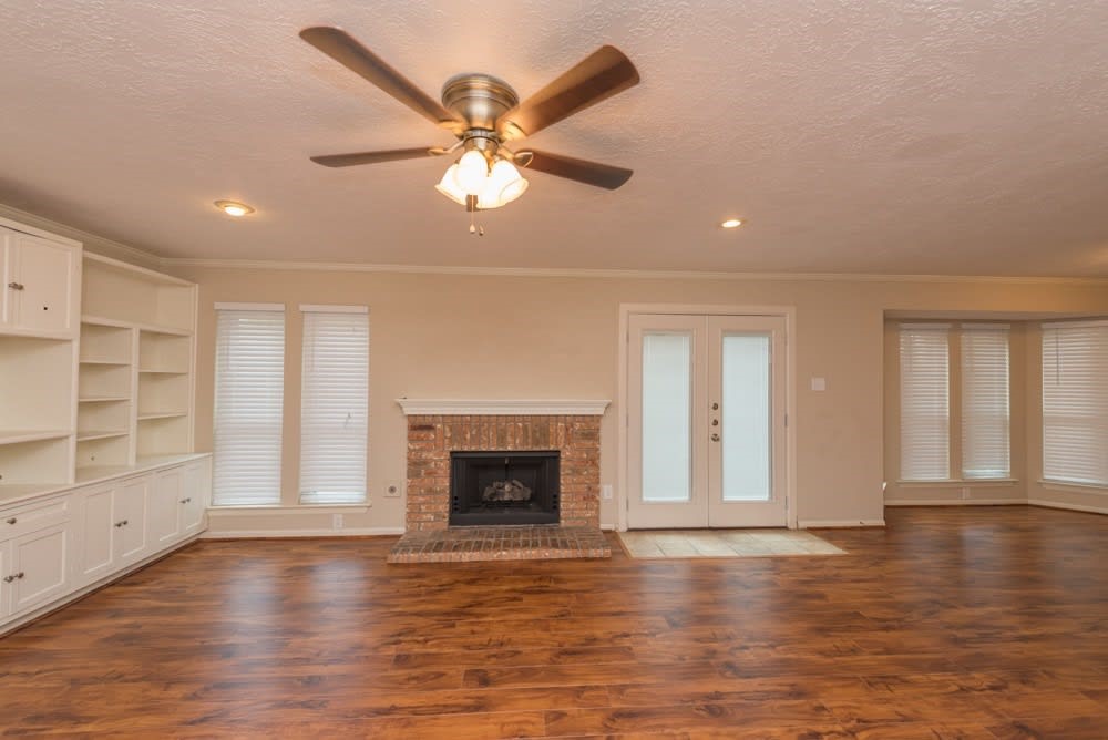 15119 Manorhill Drive, Houston, TX 77062