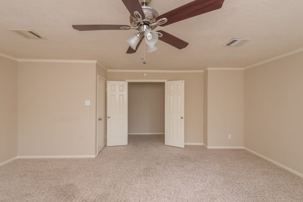 15119 Manorhill Drive, Houston, TX 77062