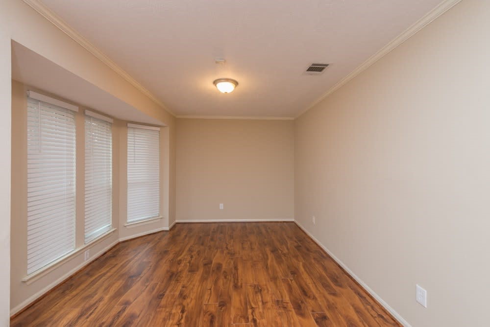 15119 Manorhill Drive, Houston, TX 77062