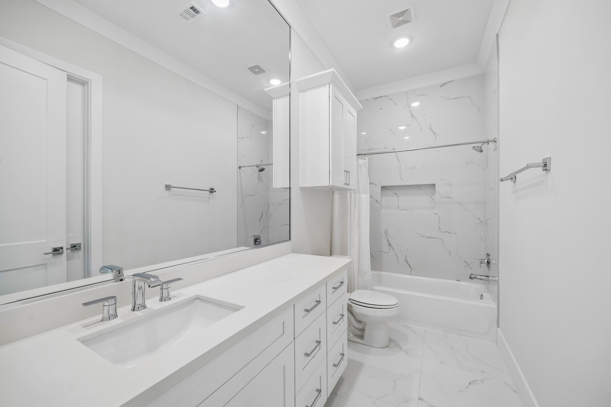 2432 Wroxton Road, Houston, TX 77005