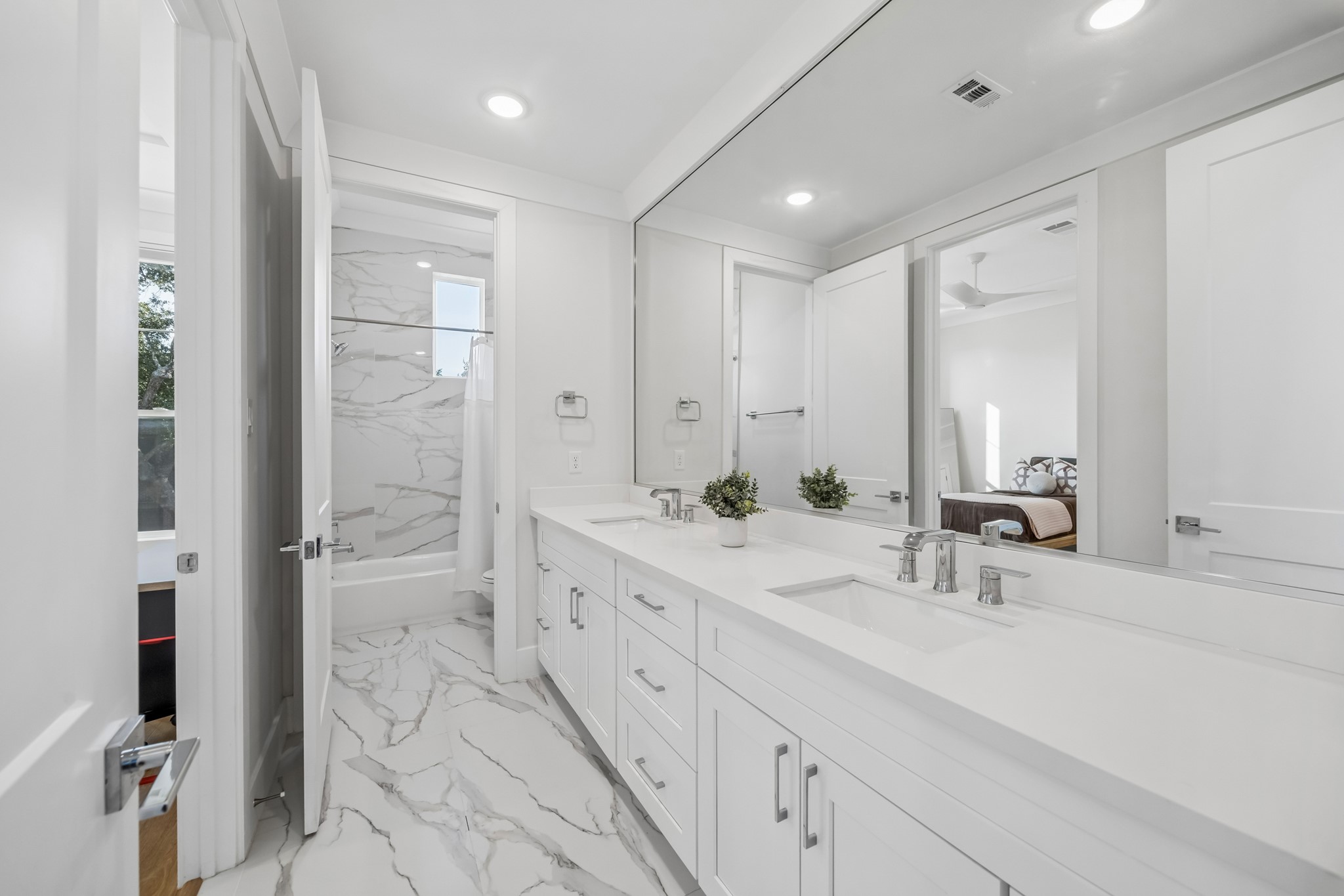 2432 Wroxton Road, Houston, TX 77005