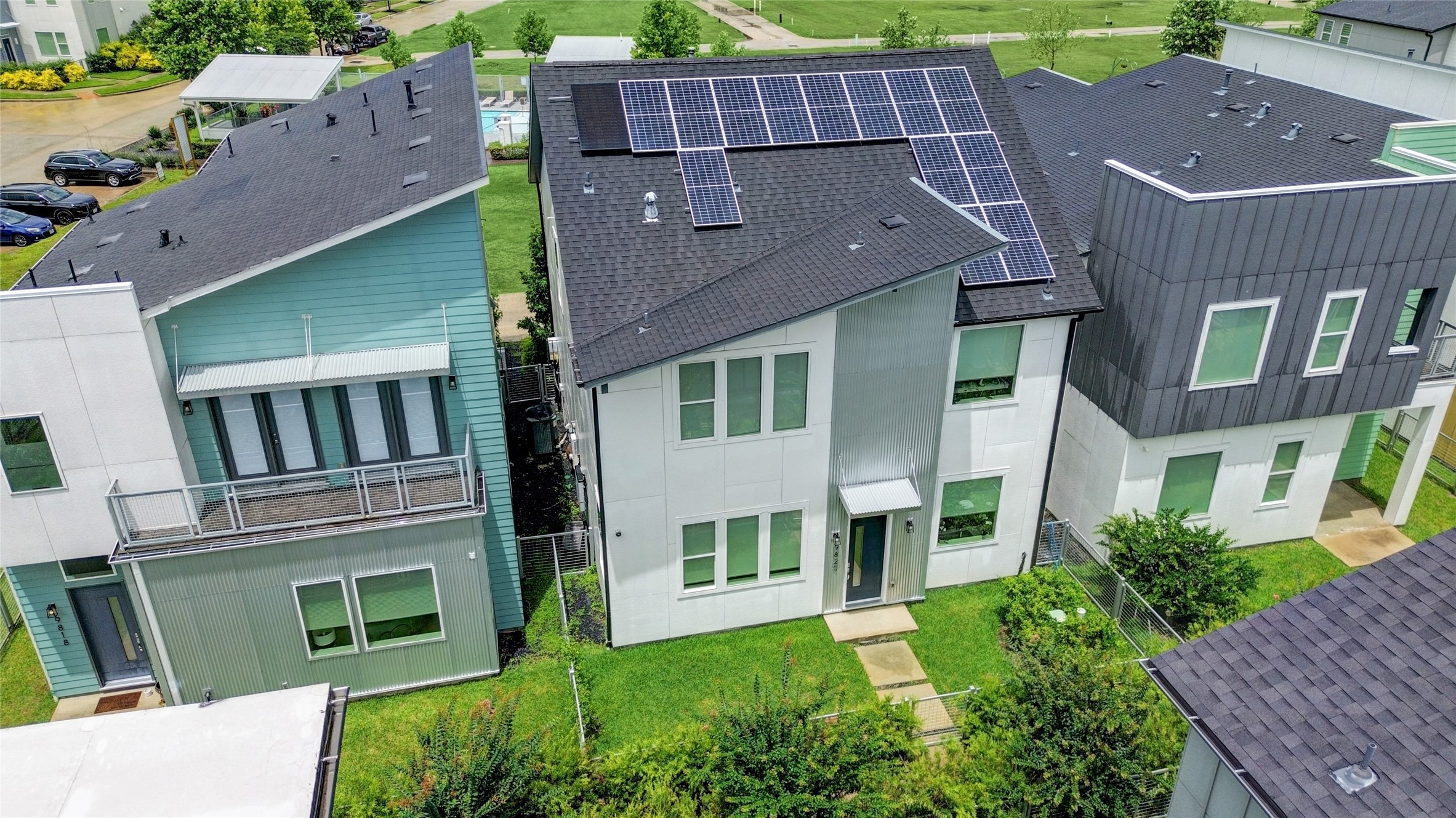It so unique with its sleek solar panels, surrounded by lush greenery/private yard and contemporary design. It so unique with its sleek solar panels, surrounded by lush greenery/private yard and contemporary design.