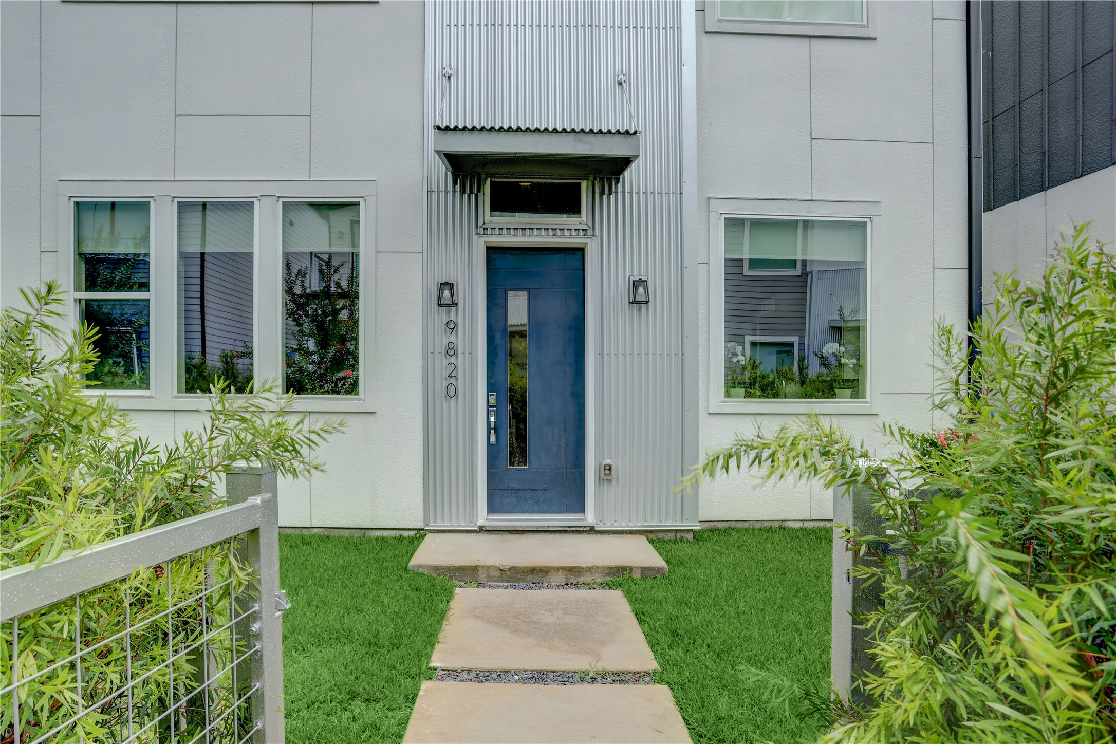 A welcoming and stylish first impression. A welcoming and stylish first impression.