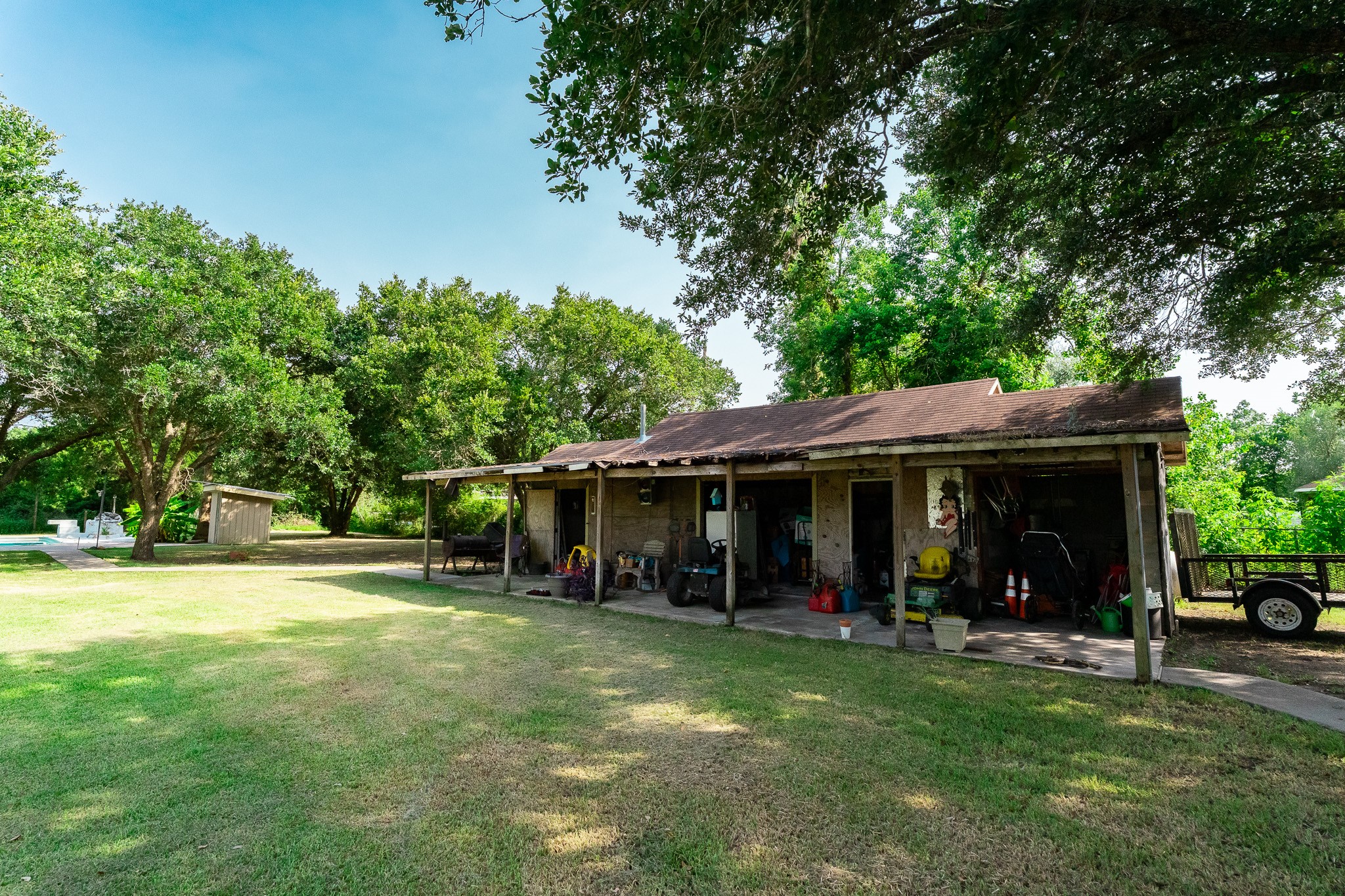 Here are the storage sheds/stalls in the back yard... use your imagination on how to use them!