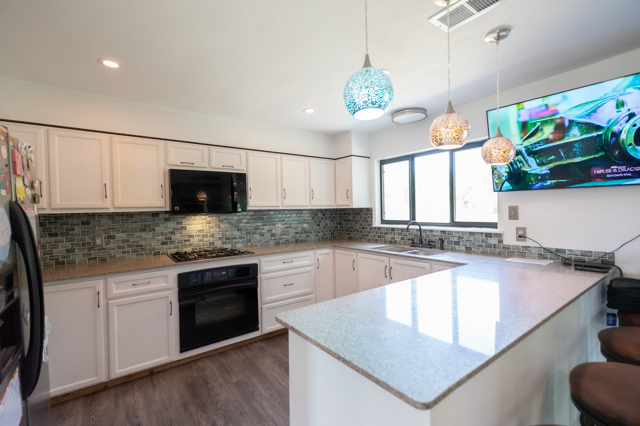 Large breakfast bar.