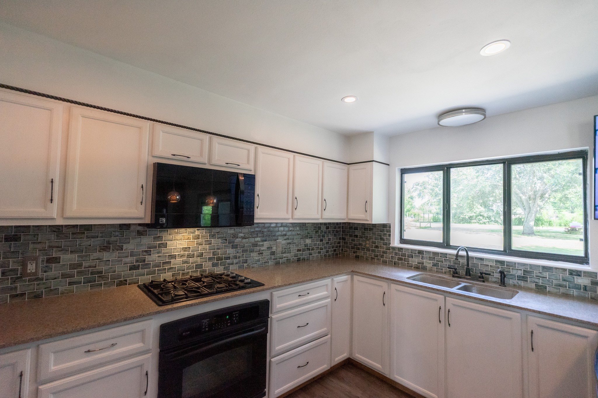 Built-in microwave, gas cooktop and oven.