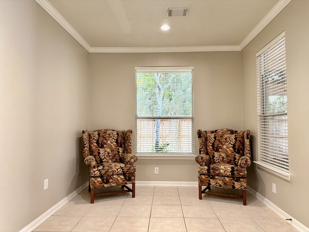 large breakfast room