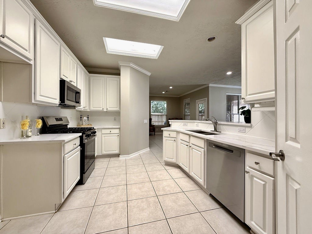 Large kitchen with 42' cabinets and quartz counters Large kitchen with 42' cabinets and quartz counters