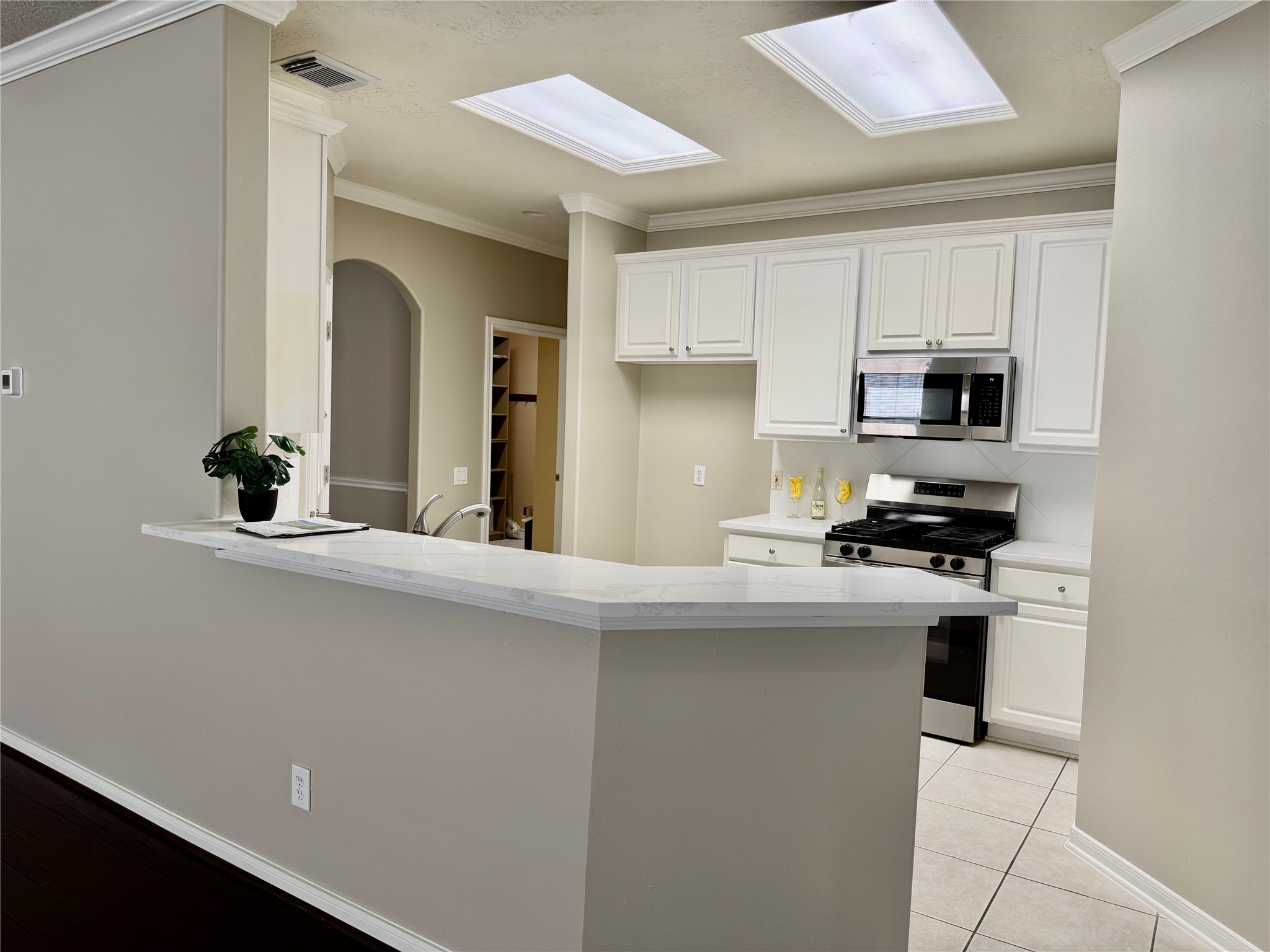 Large kitchen open to living room and breakfast room Large kitchen open to living room and breakfast room