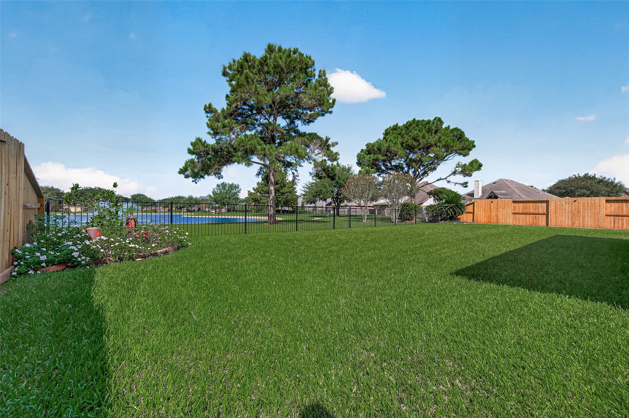 405 Wickford Court, League City, TX 77573