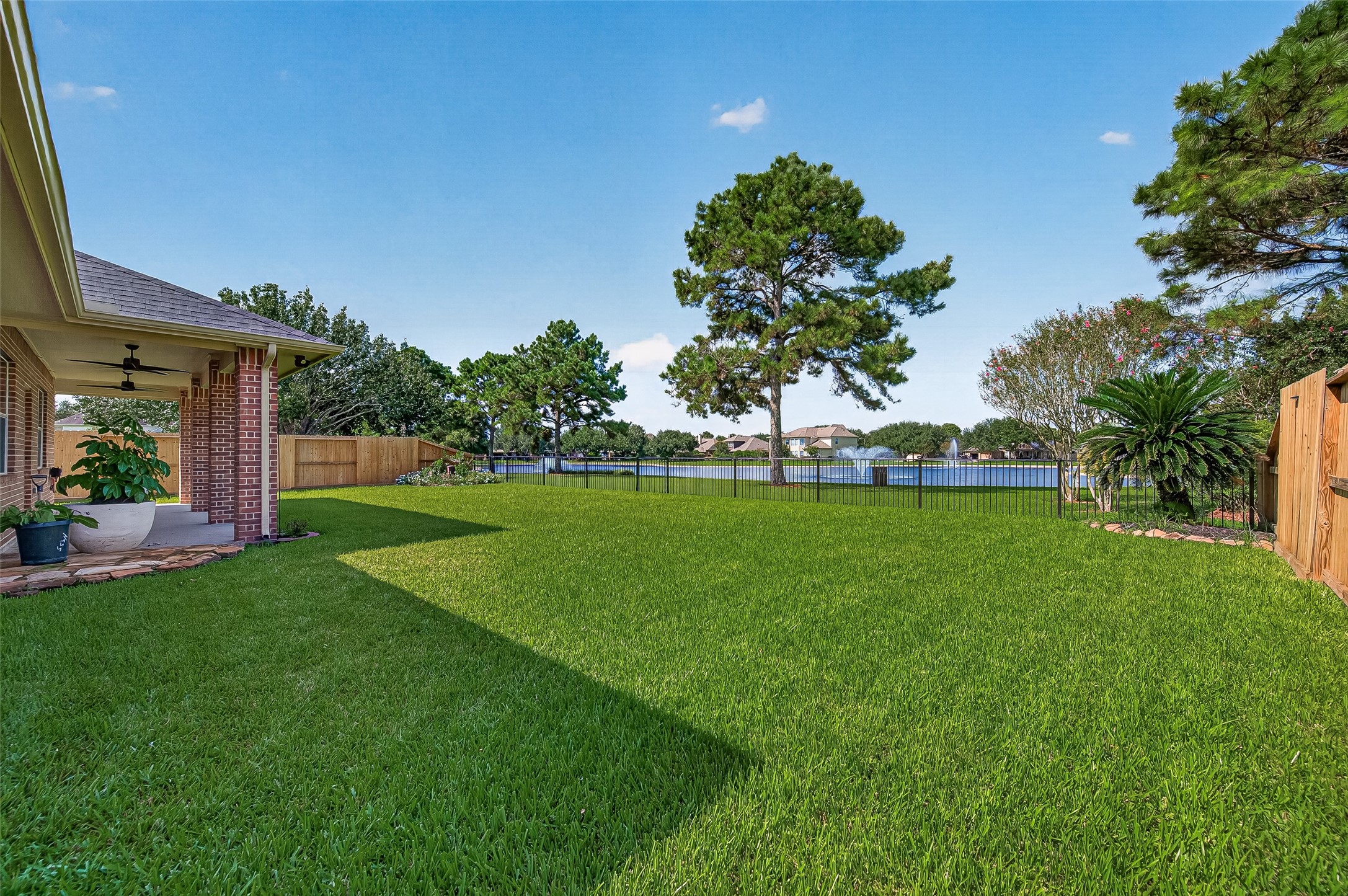 405 Wickford Court, League City, TX 77573