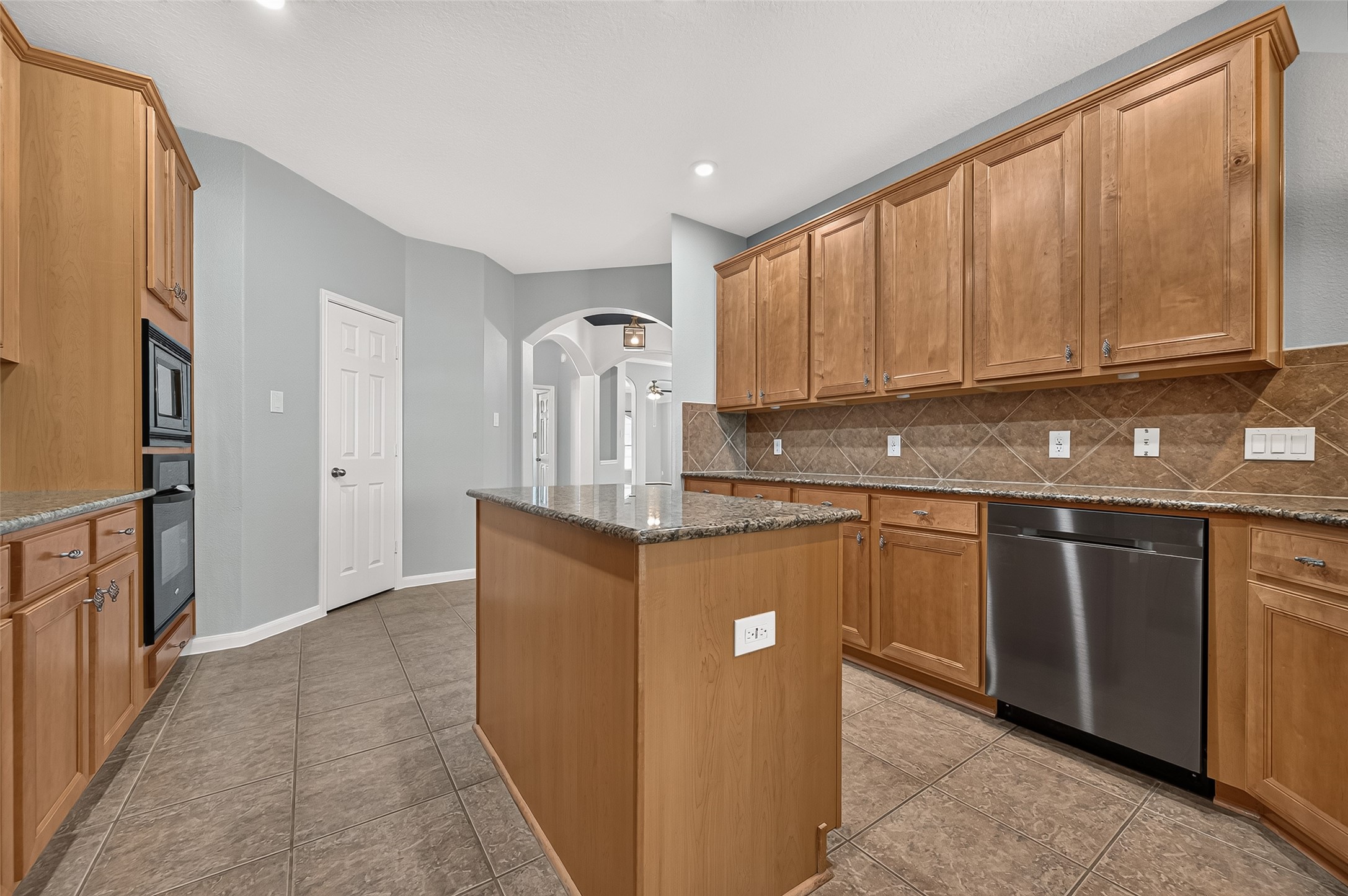 405 Wickford Court, League City, TX 77573