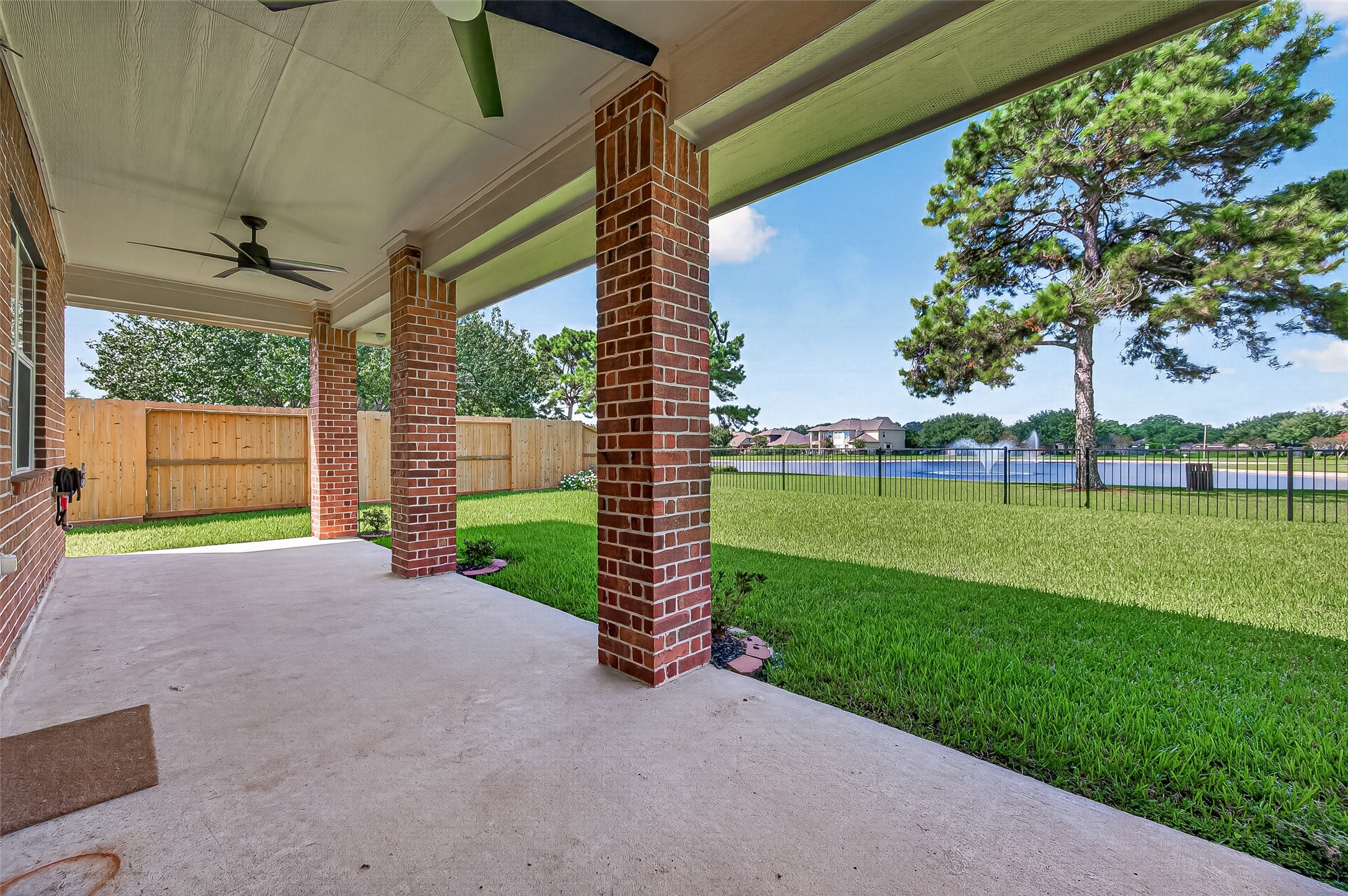 405 Wickford Court, League City, TX 77573