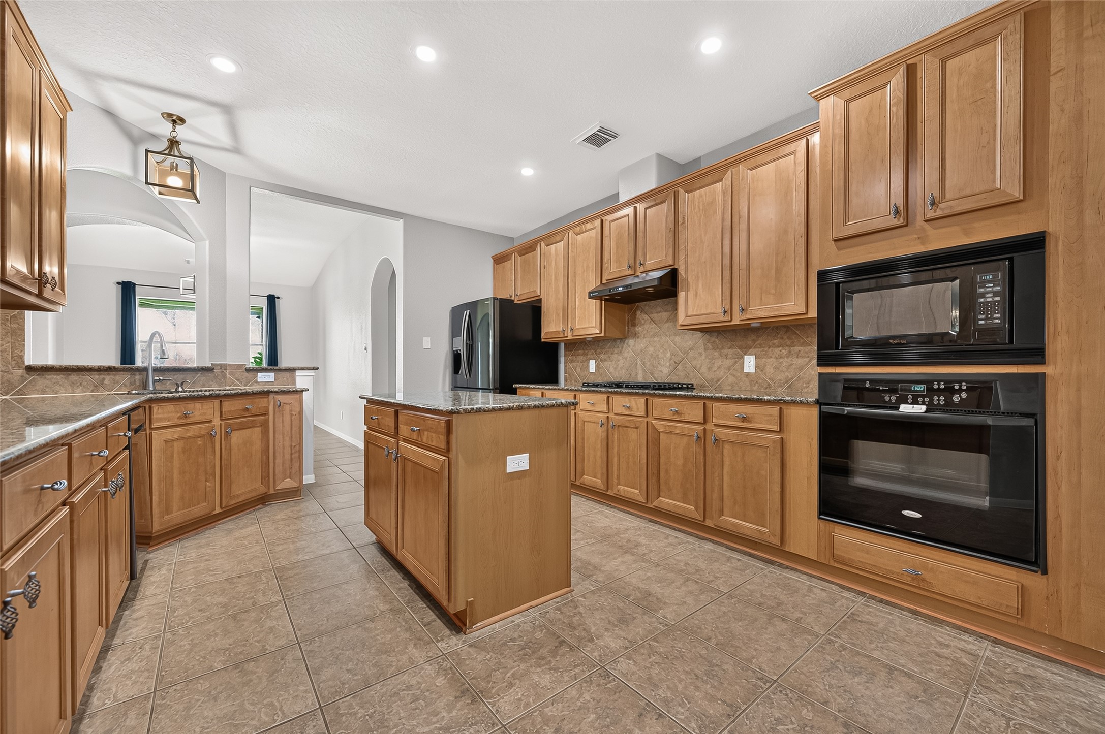 405 Wickford Court, League City, TX 77573