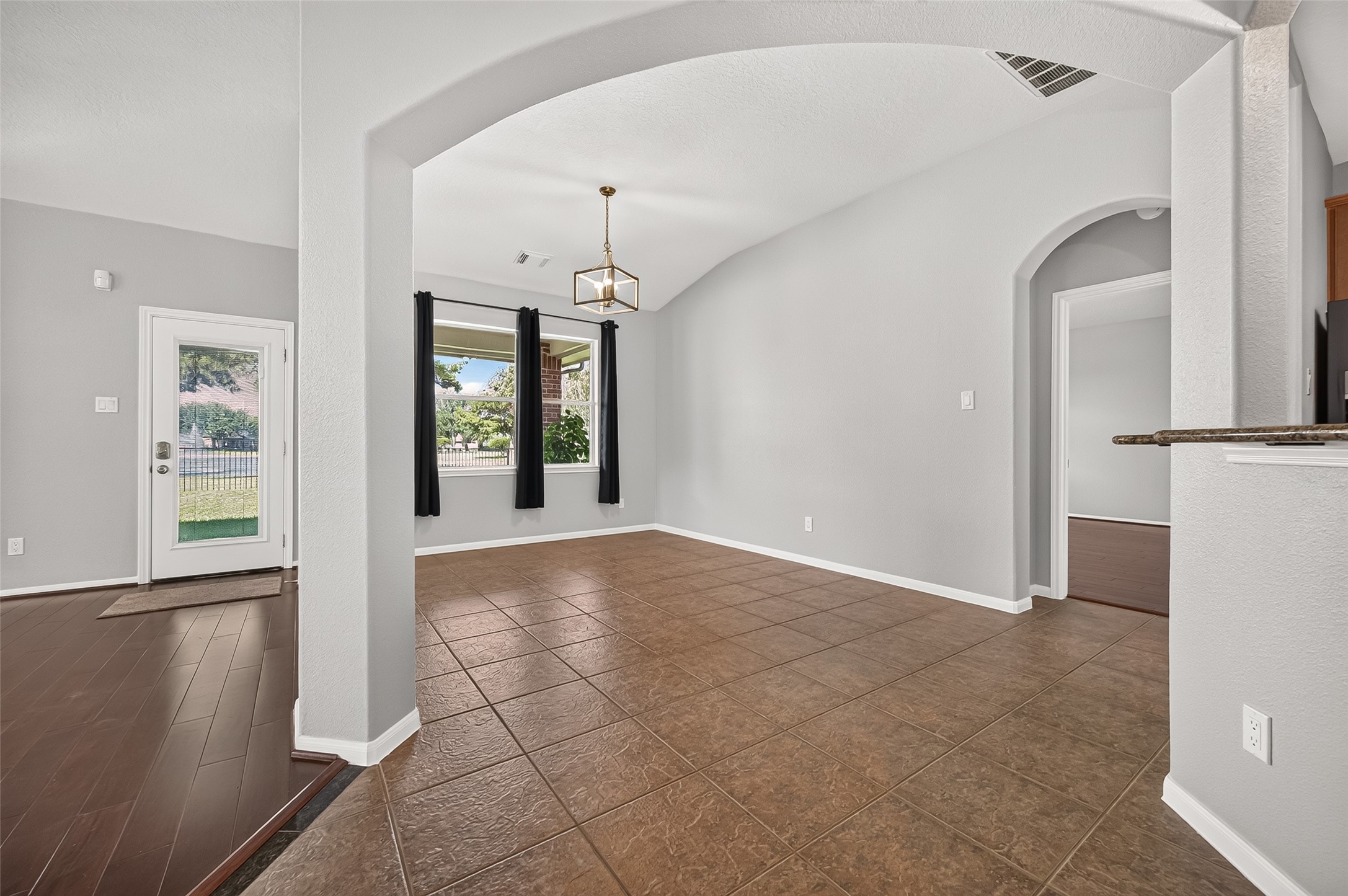 405 Wickford Court, League City, TX 77573