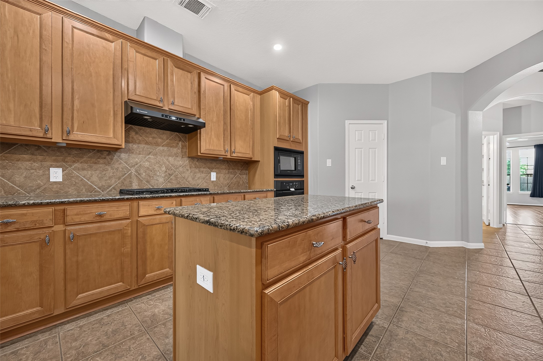 405 Wickford Court, League City, TX 77573