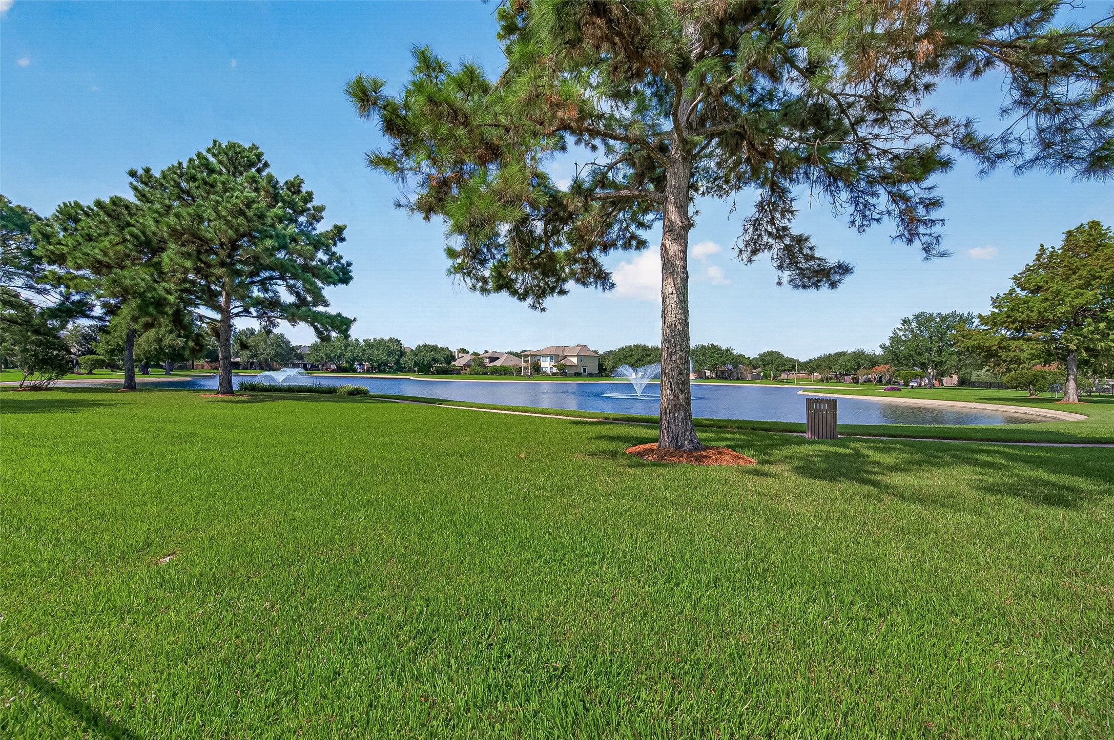 405 Wickford Court, League City, TX 77573