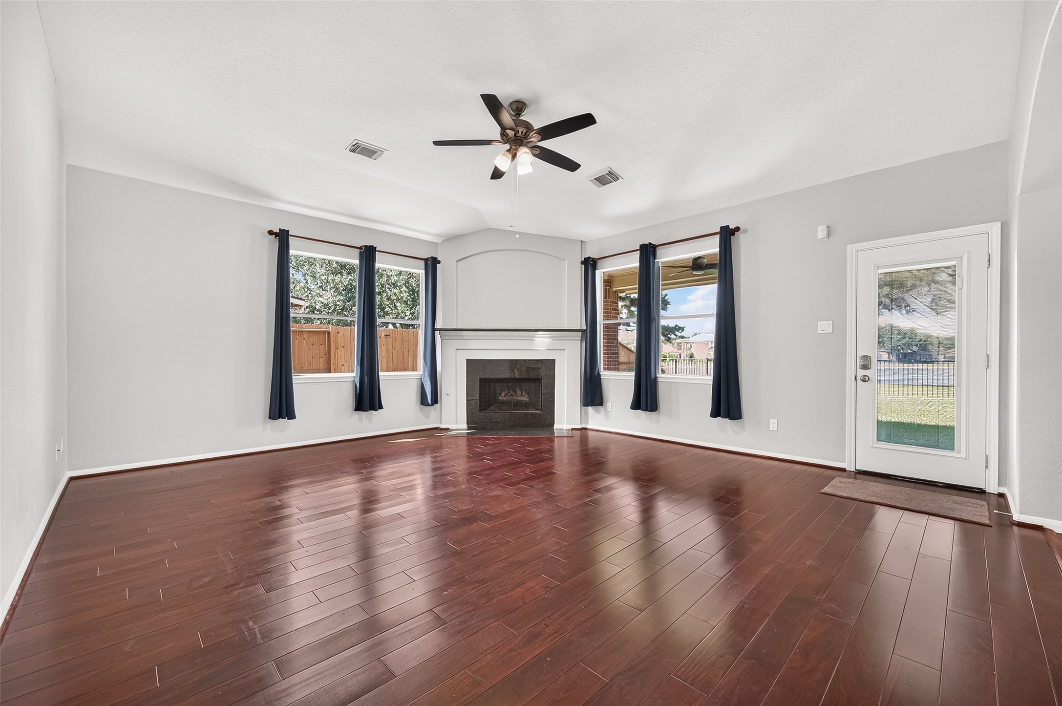 405 Wickford Court, League City, TX 77573