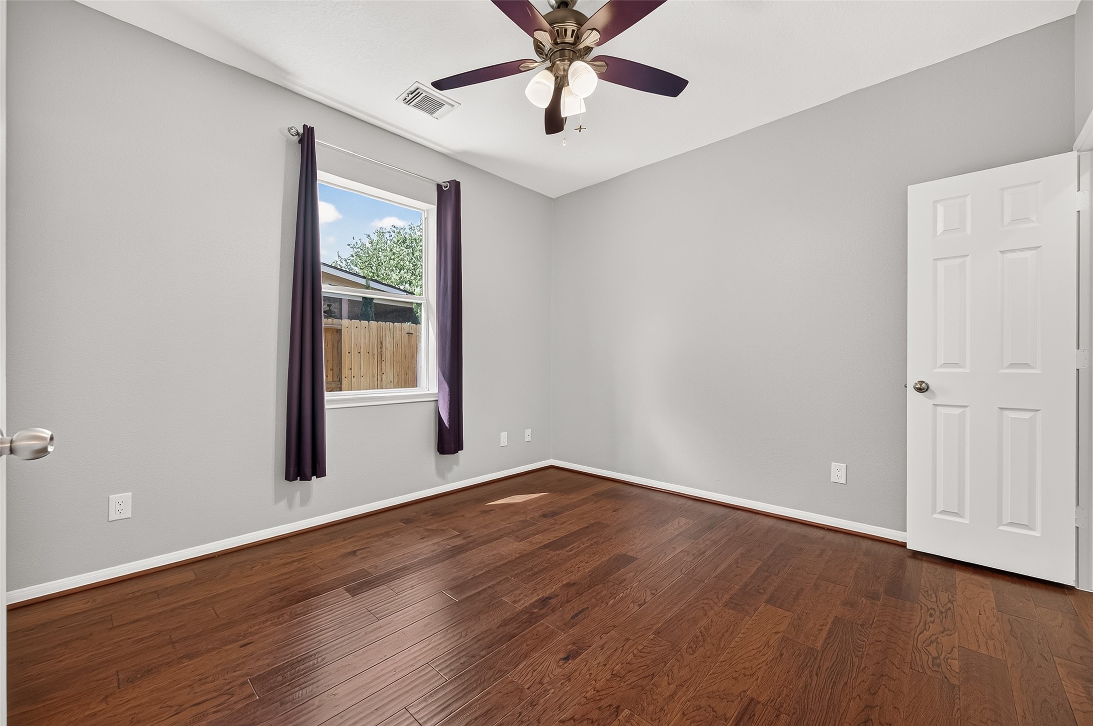 405 Wickford Court, League City, TX 77573