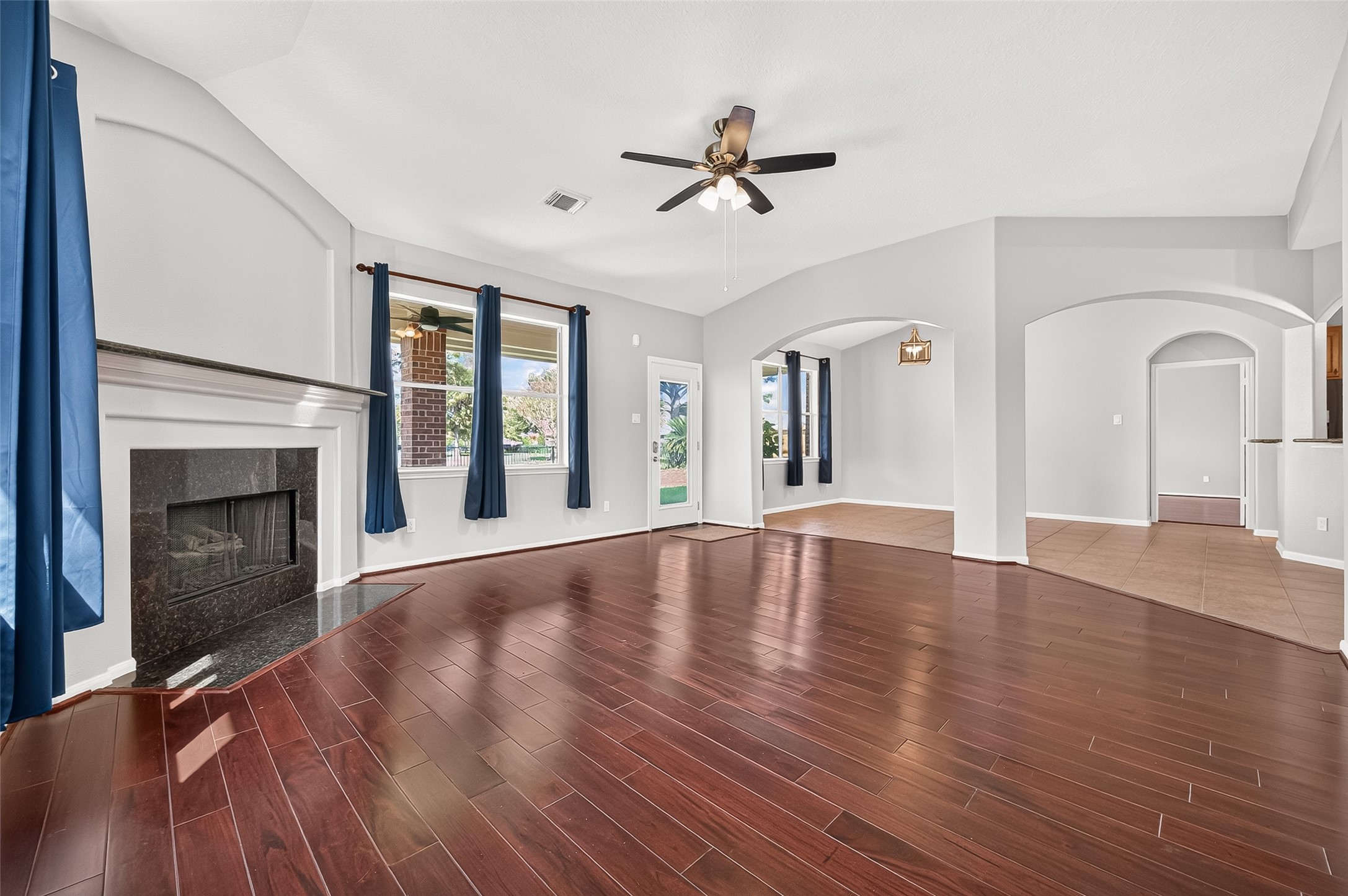 405 Wickford Court, League City, TX 77573