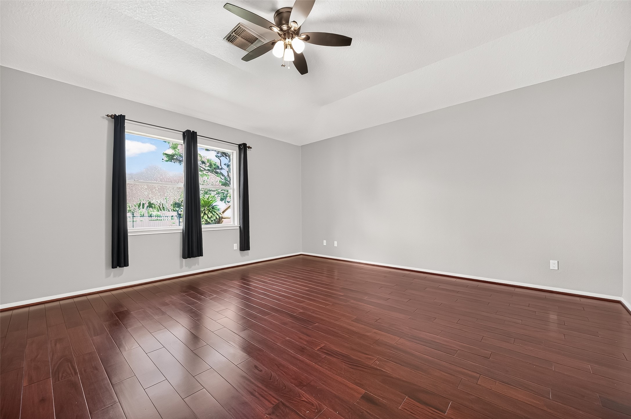 405 Wickford Court, League City, TX 77573