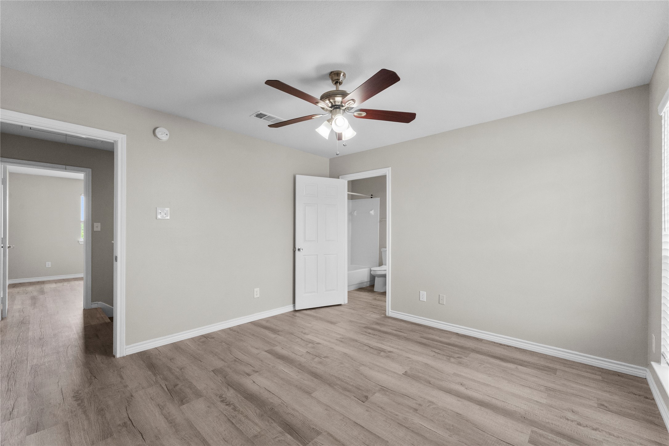 128 Green Isle Avenue, Dickinson, TX 77539