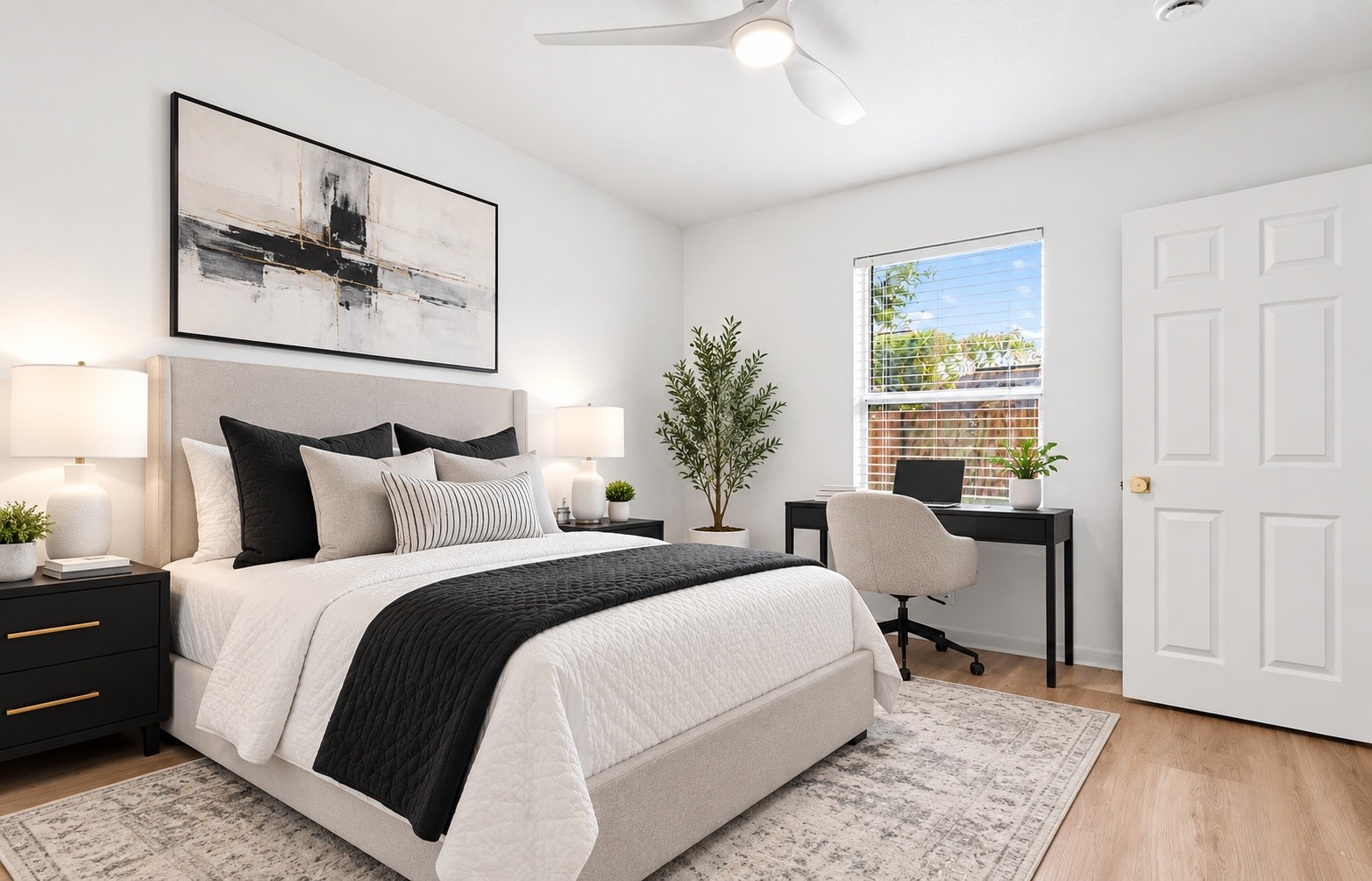 One of the bedrooms on the first floor - can be used as a study or a bedroom. 
*This photo has been virtually staged*