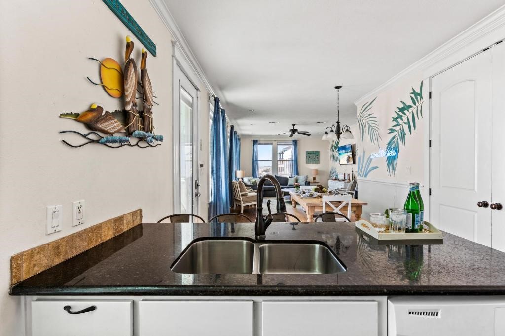 800 West Lane, Crystal Beach, TX 77650