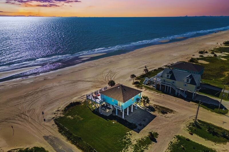 800 West Lane, Crystal Beach, TX 77650