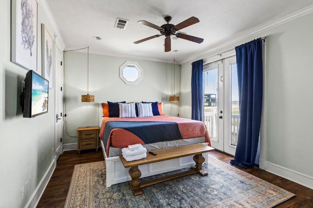 800 West Lane, Crystal Beach, TX 77650