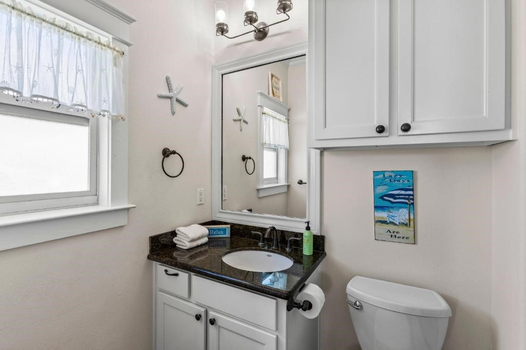 800 West Lane, Crystal Beach, TX 77650