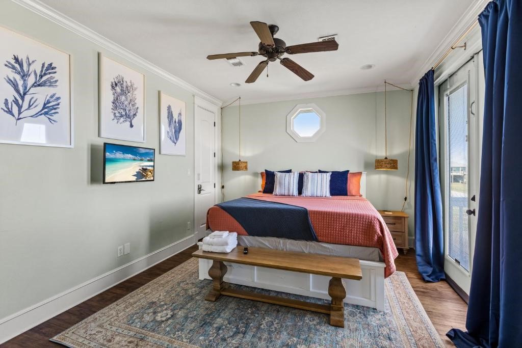 800 West Lane, Crystal Beach, TX 77650