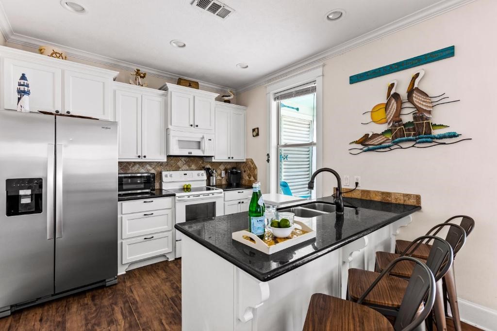 800 West Lane, Crystal Beach, TX 77650