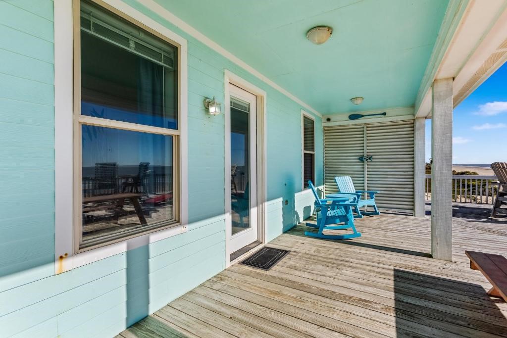 800 West Lane, Crystal Beach, TX 77650
