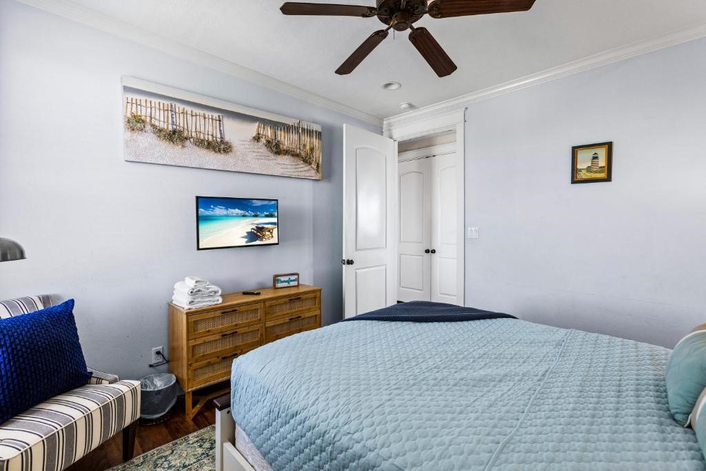 800 West Lane, Crystal Beach, TX 77650