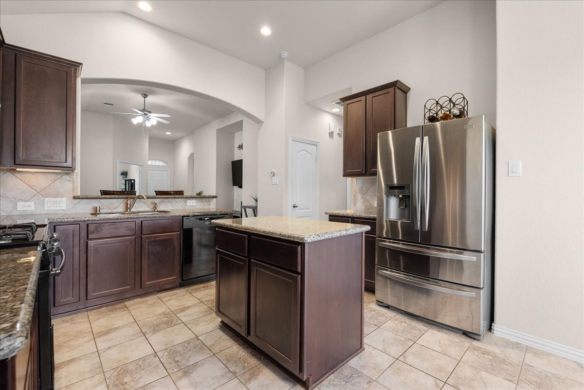 12638 Pirate Bend Drive, La Marque, TX 77568