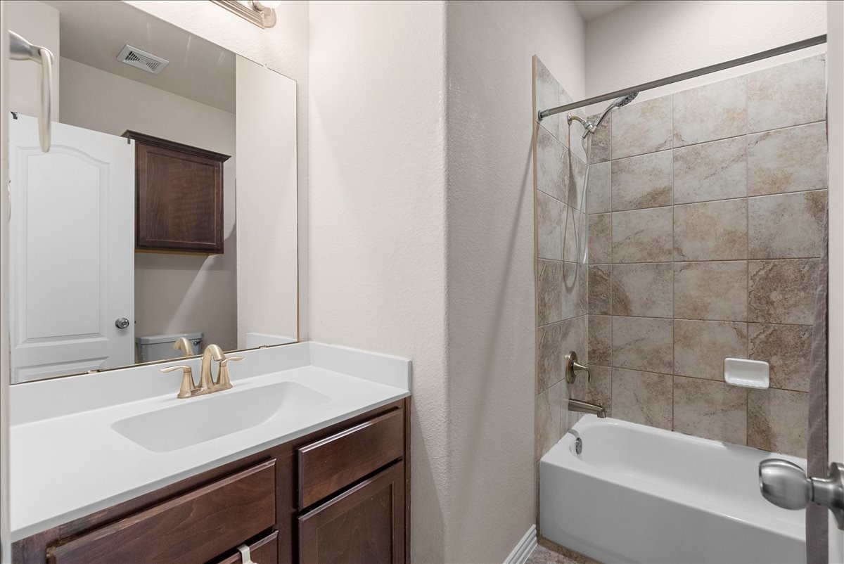 12638 Pirate Bend Drive, La Marque, TX 77568