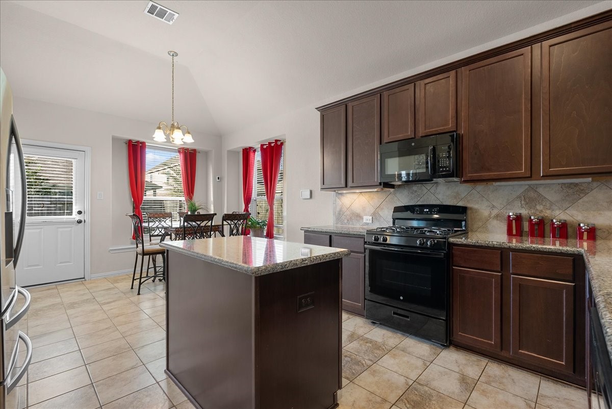 12638 Pirate Bend Drive, La Marque, TX 77568