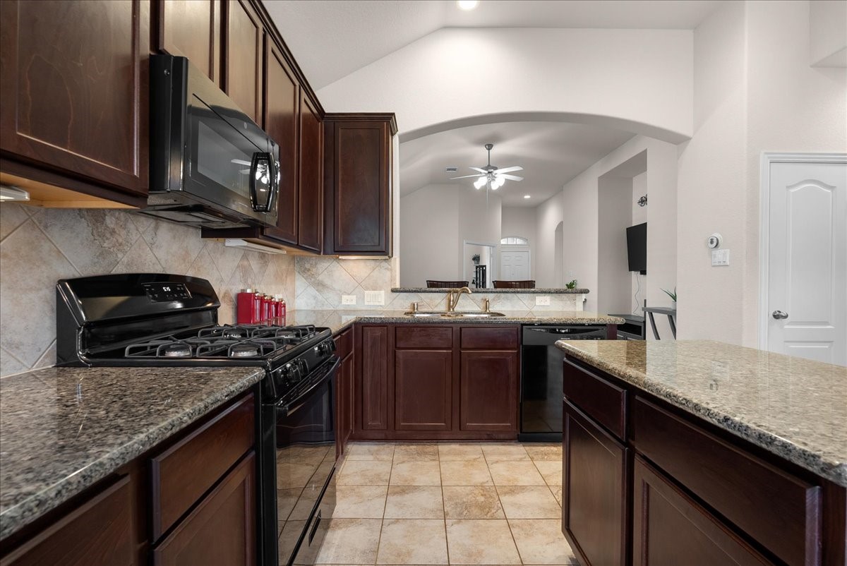 12638 Pirate Bend Drive, La Marque, TX 77568