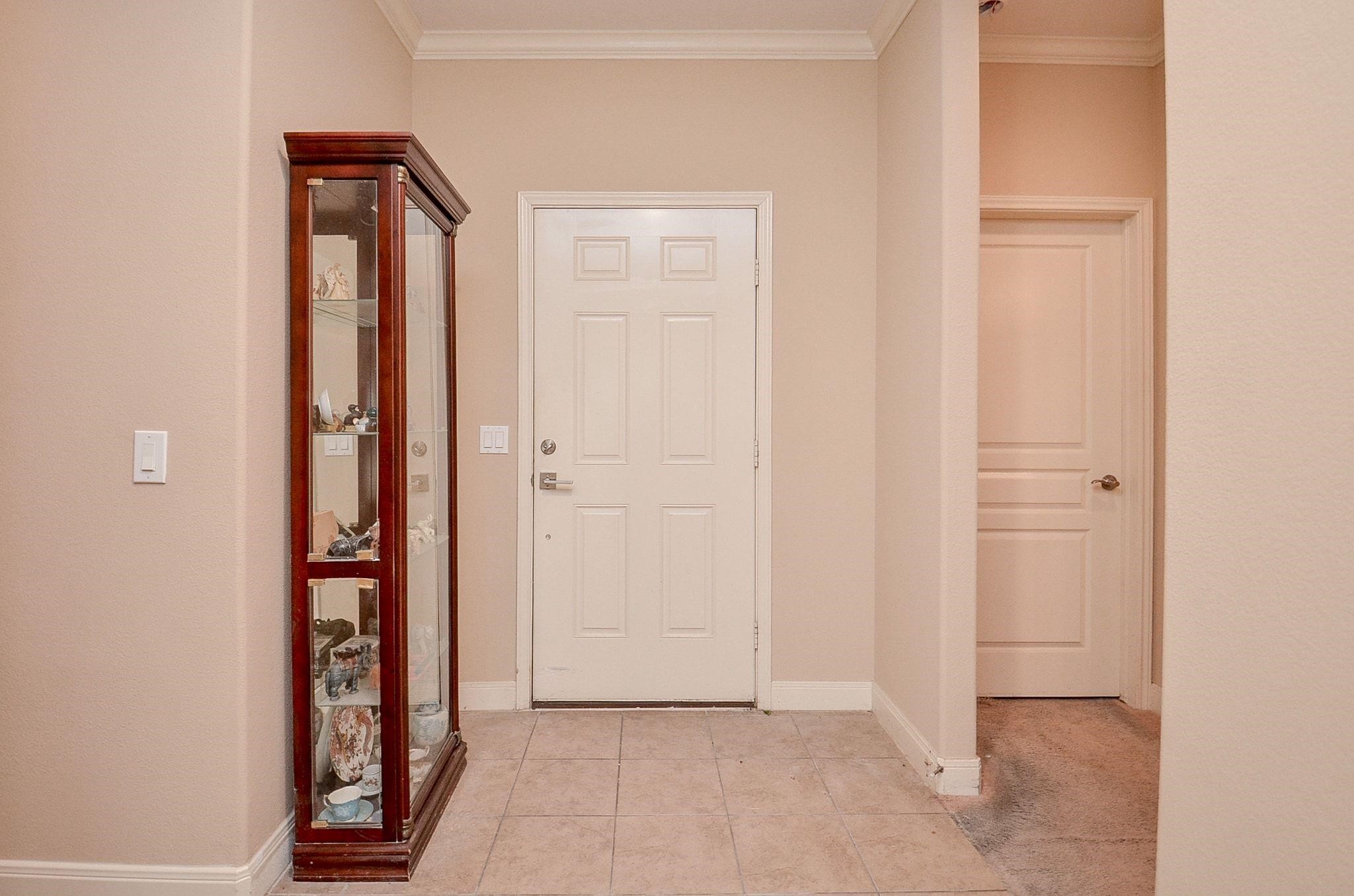 Large Foyer Welcomes you inside Large Foyer Welcomes you inside