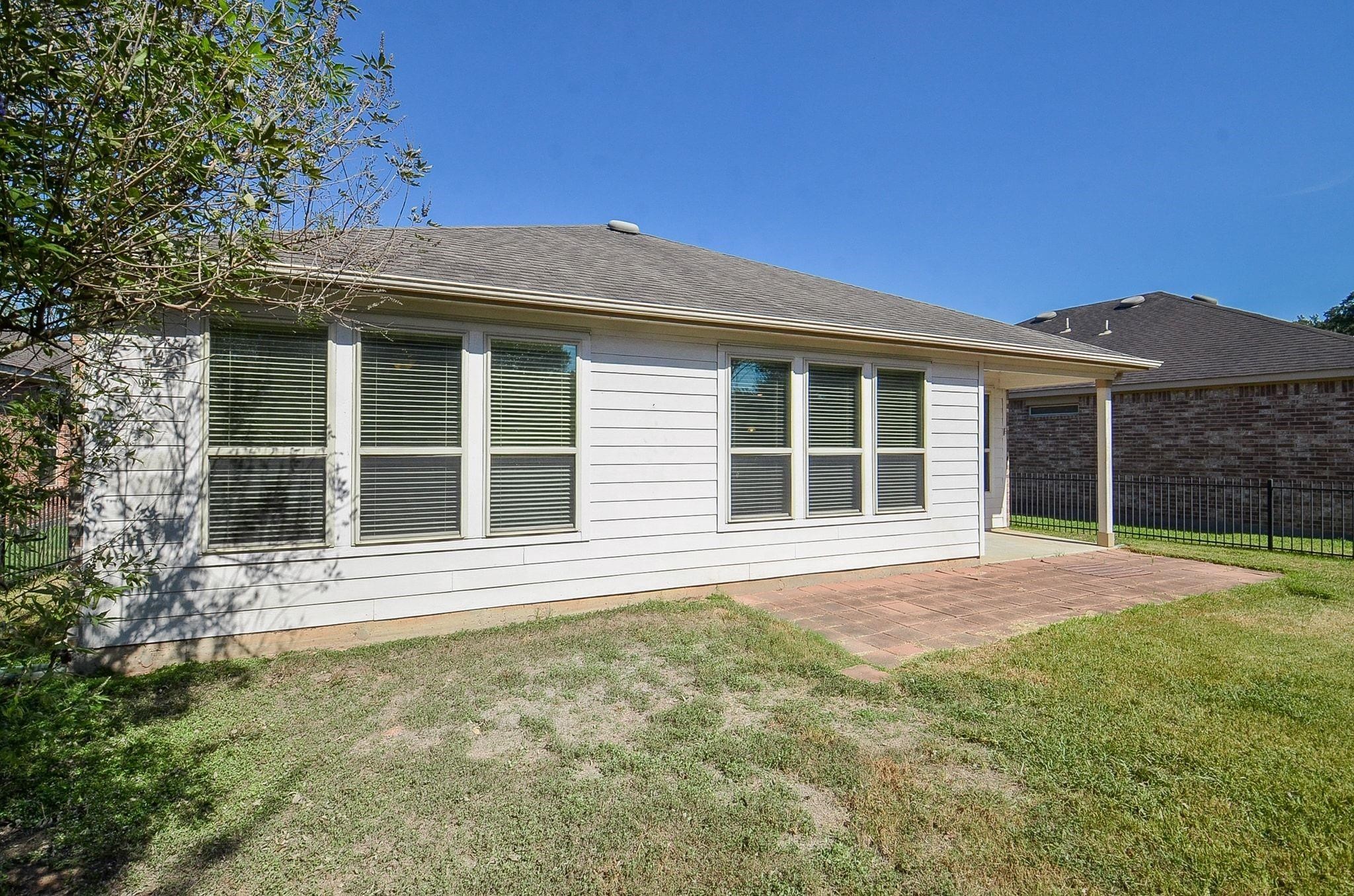 Large Side yard